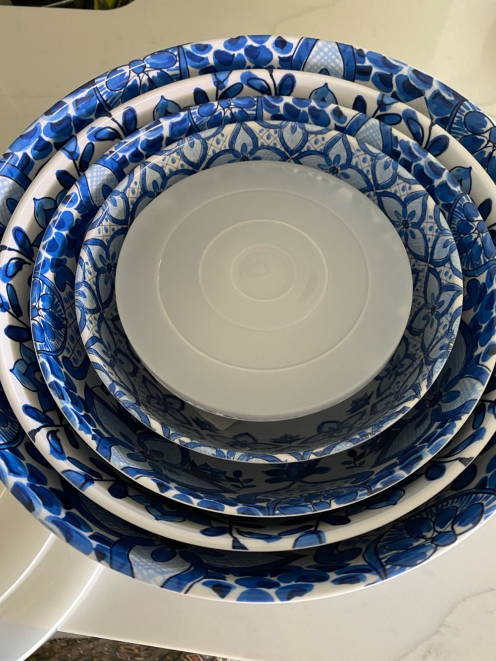 Member's Mark French Country Blue Floral Melamine Bowl Set with Lids - Picture 10 of 14